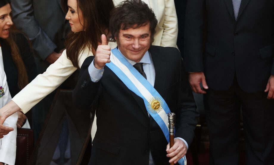 Javier Milei rinde protesta como presidente de Argentina