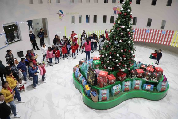 Celebran SEDIF y Gaby Bonilla posada navideña en casas de Asistencia