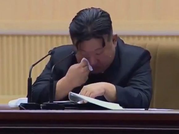 Entre lágrimas, Kim Jong Un pide a mujeres tener más hijos