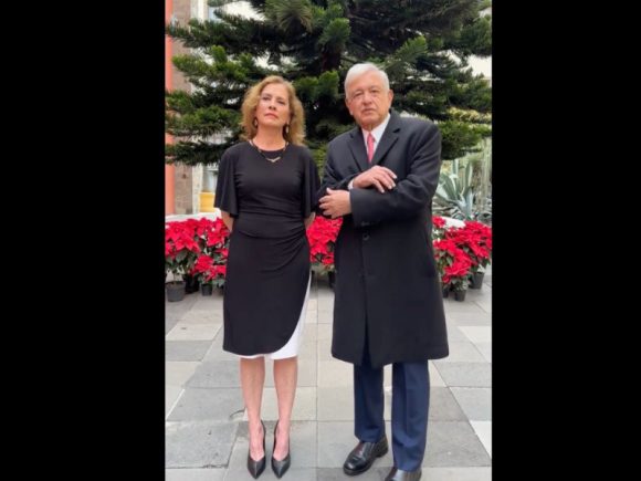 3052672 “Esta noche no es para confrontarnos, es de paz y amor”: AMLO