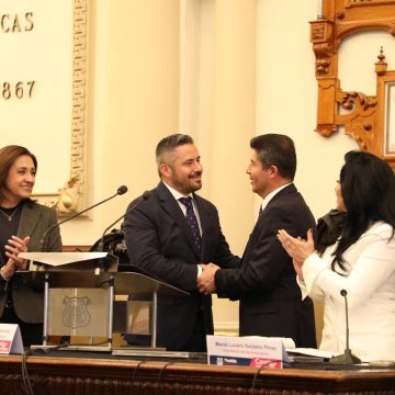 Aprueba cabildo poblano licencia definitiva de Eduardo Rivera como presidente municipal