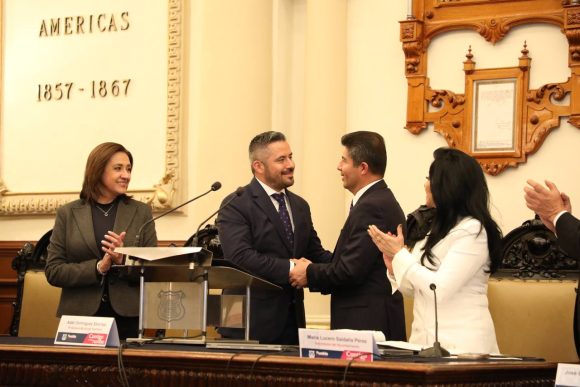 Aprueba cabildo poblano licencia definitiva de Eduardo Rivera como presidente municipal