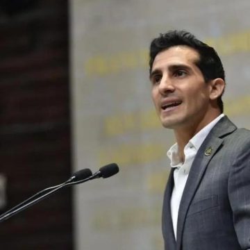 El exclavadista Rommel Pacheco es el precandidato por la alcaldía de Mérida de Morena