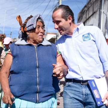 Mario Riestra cierra el año con habitantes de San Miguel Canoa