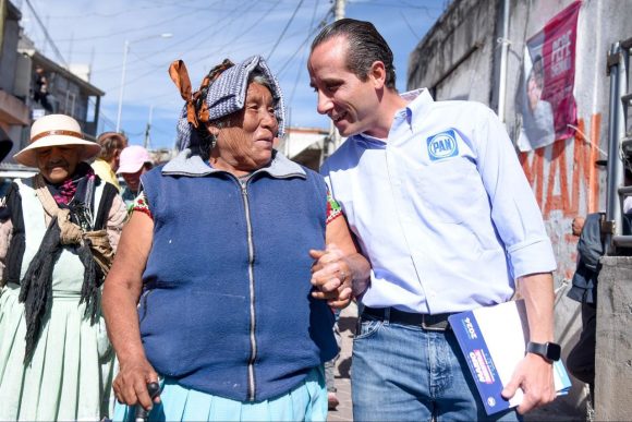 6a33a4a8-5fae-499b-82a1-86d5678fe4b2 Mario Riestra cierra el año con habitantes de San Miguel Canoa