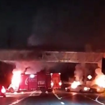Tabasco vive bloqueos y quema de vehículos