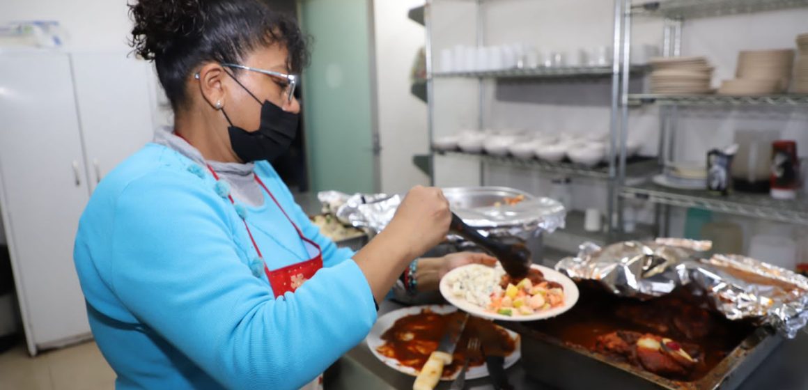 DIF Municipal brindó cena navideña en el Dormitorio Municipal