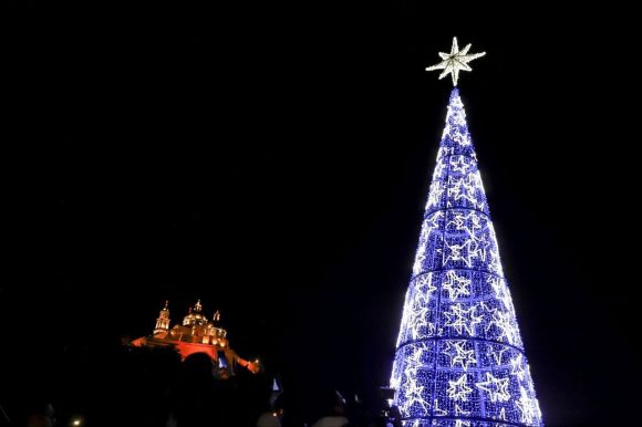 Con éxito se enciende el árbol navideño en San Andrés Cholula