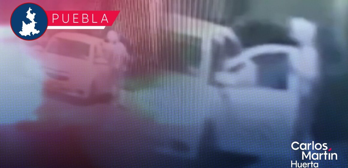 En segundos, roban coche a conductor en Loma Bella