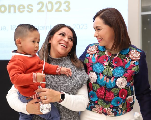 Con el programa “Vivir en familia” SEDIF integra a 21 niñas y niños a un hogar