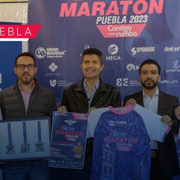 Presentan medalla y playera del Medio Maratón Puebla 2023