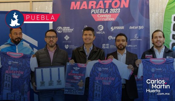 Presentan medalla y playera del Medio Maratón Puebla 2023