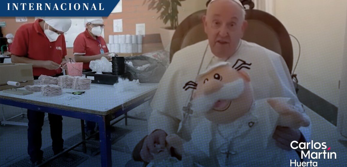 (VIDEO) Papa Francisco envía mensaje a personal de CINIA y recibe peluches del Dr. Simi