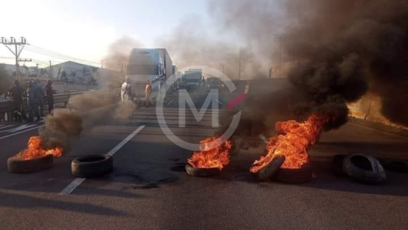 Colapsa la Puebla – México por bloqueo de pobladores de Xalmimilulco contra Casas ARA