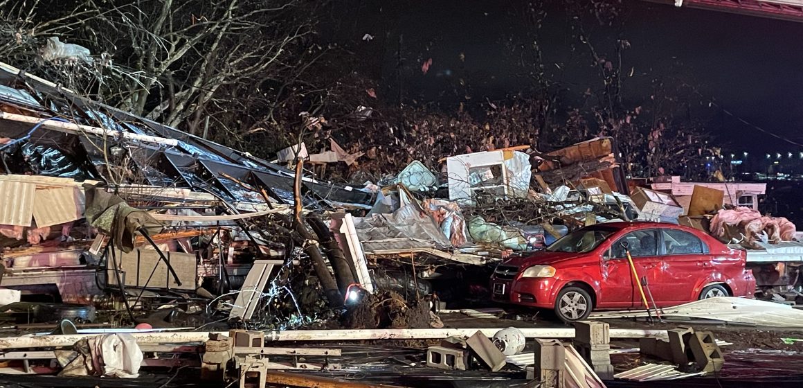 Tornado en Tennessee deja seis muertos y severos daños