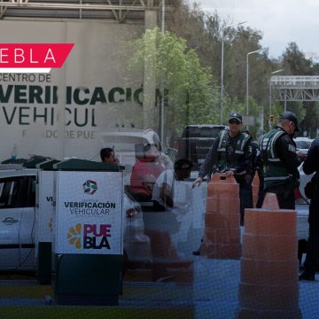 Aplicarán multas en 2024 por no verificar en Puebla