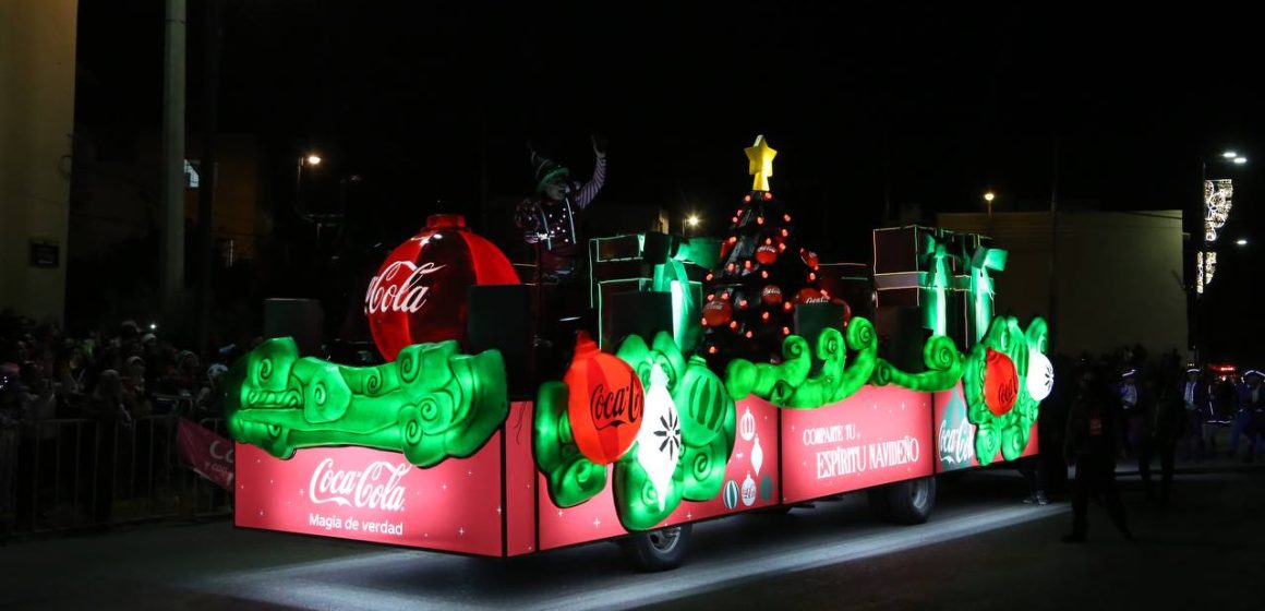 Miles de poblanos disfrutaron de la magia, espectáculo y color de la Caravana Coca Cola