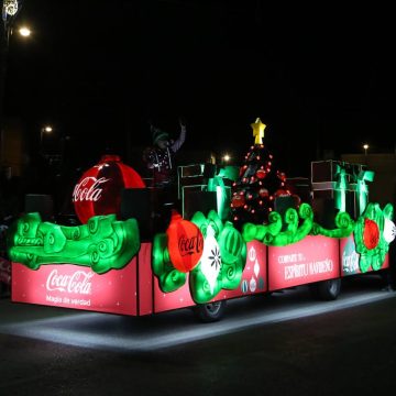 Miles de poblanos disfrutaron de la magia, espectáculo y color de la Caravana Coca Cola