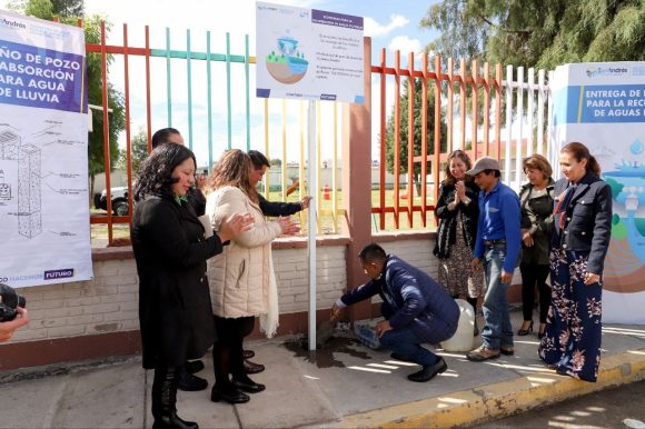 Pone en marcha Mundo Tletehui ecotecnias para recuperación de aguas pluviales en San Rafael Comac