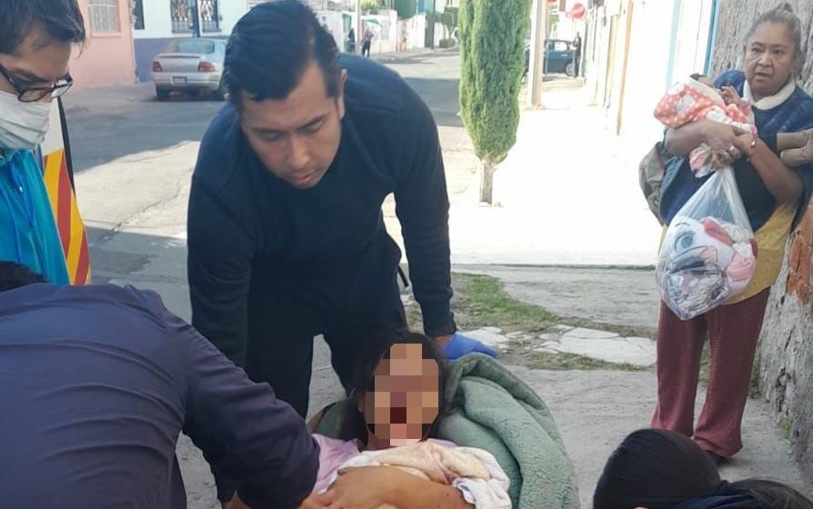Policías Municipales ayudan a nacer a una bebé en calles de Puebla