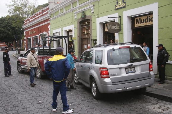 nota-roja-609644 Policías de Atempan persiguen y capturan en calles de Puebla a conductora agresora