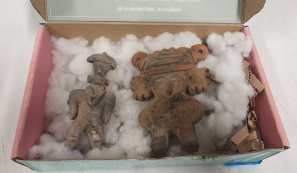 En Querétaro, Guardia Nacional asegura aparentes piezas arqueológicas transportadas por paquetería