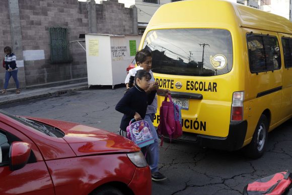 Proponen transporte escolar gratuito para estudiantes de escuelas públicas de nivel básico