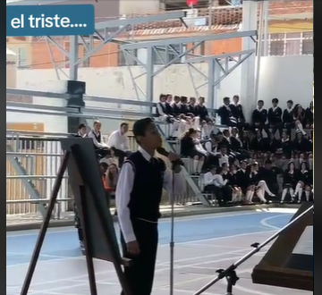 Estudiante de secundaria sorprende al cantar El Triste de José José