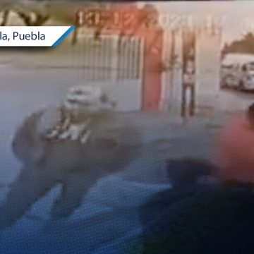 ¡Otra vez! Seis sujetos golpean a guardia de seguridad en San Pedro Cholula