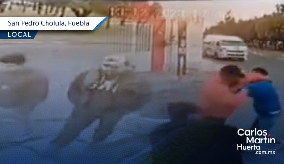Portada ¡Otra vez! Seis sujetos golpean a guardia de seguridad en San Pedro Cholula CMH ¡Otra vez! Seis sujetos golpean a guardia de seguridad en San Pedro Cholula