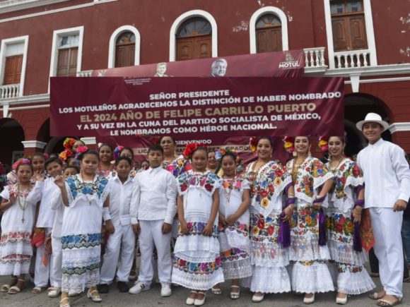 Declaran a AMLO “héroe nacional” en Motul, Yucatán