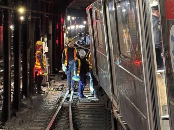 Choque en metro de Nueva York deja 24 heridos