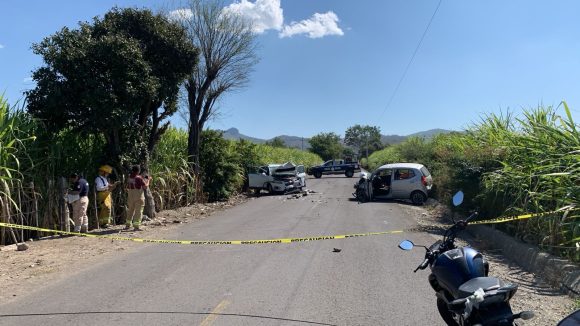 639a43a0-c595-4349-9f45-307c47909ae9 Aparatoso choque en la carretera Izúcar – San Carlos