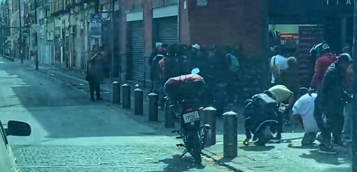 Trifulca entre ambulantes y personal del Ayuntamiento de Puebla en el Centro