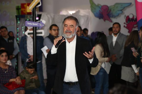 Apadrinan a niños de Centro de Día del SMDIF