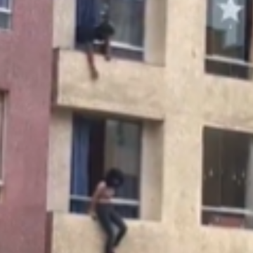 Hombre cae de edificio por evitar el suicidio de una adolescente
