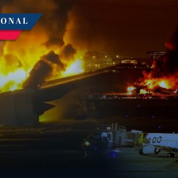 (VIDEO) Avión de Japan Airlines colisiona en pista y se incendia en aeropuerto de Tokio