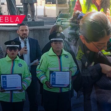 Reconocen a policías que rescataron a bebé abandonada en Puebla