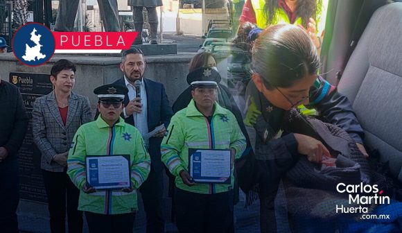 Reconocen a policías que rescataron a bebé abandonada en Puebla