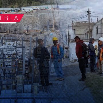 Por falta de pago, trabajadores de la nueva sede del Congreso bloquean Calzada Zaragoza