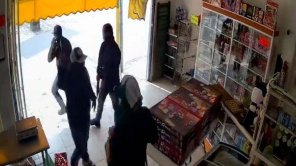 Se registran asaltos simultáneos en comercios de Tabasco; hay ocho detenidos