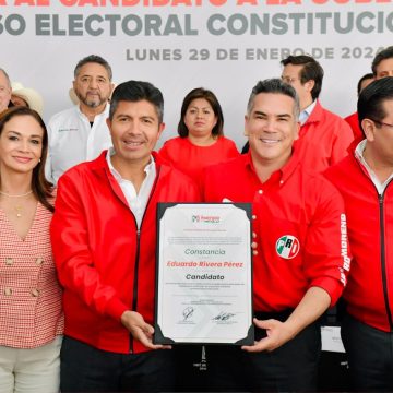 PRI da constancia a Lalo Rivera como candidato a gobernador