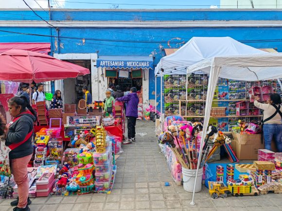 Ayuntamiento de Puebla despliega operativo de ordenamiento de jugueteros