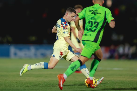 El América vence a los Bravos a domicilio y mantiene el liderato