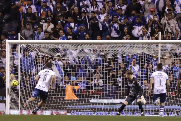 Puebla pierde ante el Necaxa 2-1 en el estadio Cuauhtémoc