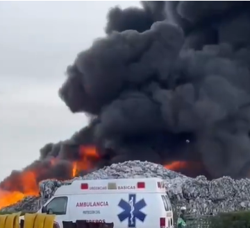 Incendio consume planta recicladora de PET en Chalco