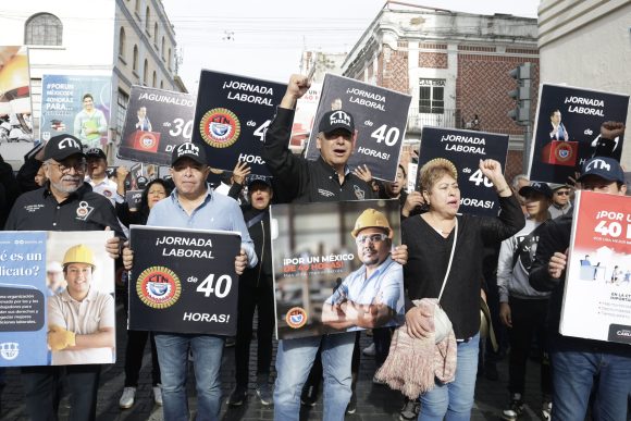 MANIFESTACIÓN TRABAJADORES CTM CTM marcha por las calles de Puebla para exigir mejoras a sus derechos laborales
