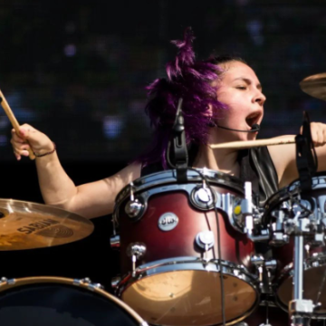 Paulina Villarreal, de The Warning, es nombrada la mejor baterista de rock
