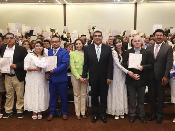 31f2007693d7d24cc450308d23206941_L Con matrimonios colectivos gratuitos, Sergio Salomón ofrece certeza jurídica a parejas poblanas