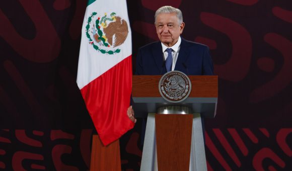 YouTube baja mañanera de AMLO donde revela número de periodista de NYT